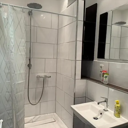 6 Einzelbetten - 4 - Eigener Parkplatz - Balkon Lägenhet *