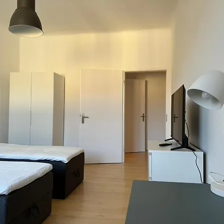 6 Einzelbetten - 4 - Eigener Parkplatz - Balkon Lägenhet *